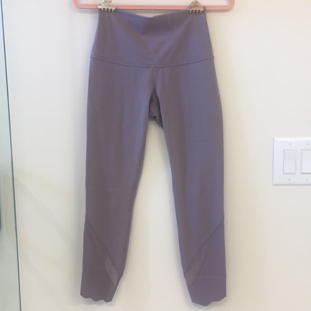 Lululemon Wunder Under Scallop size 4